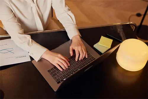 法国那边到西班牙旅游的老外攻略指南