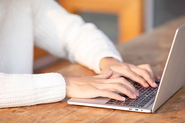 塞尔维亚那边到西班牙旅游需要换币吗