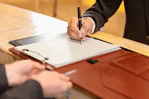 法国的人到西班牙旅游费用信息