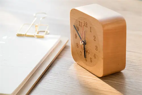 阿尔及利亚的人到西班牙旅游少花冤枉钱指南